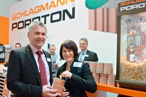  »3 “What counts is the filling!” The popcorn-filled imitation bricks were snapped up like hot cakes at the Schlagmann stand 