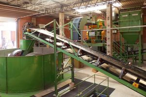  »3 After comminution in the two-runner pan mill, the body is sent on a steep belt conveyor to the primary roller mill (rear) 
