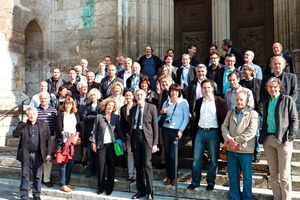  »1 Als Erstes besichtigte die Professorengruppe die „immerwährende Baustelle“ des Regensburger Doms und hatte von den Domtürmen einen überwältigenden Ausblick auf die gesamte verwinkelte Altstadt  