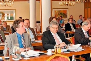  »1 Die Mitglieder des Bundesverbandes der Deutschen Ziegelindustrie trafen sich zu ihrer Jahrestagung 2010 in Wernigerode 