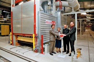  » From left: Westerwald District Administrator Achim Schwickert and Goerg &amp; Schneider Managing Directors Martina and Hartmut Goerg putting the new kiln into service with Gerd Mössner, Goerg &amp; Schneider‘s managing engineer 