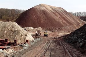  »9 K4 Sequence in marginal facies: View of a spoil heap that essentially comprises the Hassberge Formation and Lehrberg Beds/Southern German Block 