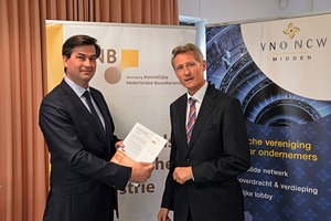  »1 Mark Dijk (VVD) and KNB-Director Ewald van Hal with the Ceramic Industry Manifesto “Paving the way for growth and jobs in Europe” 