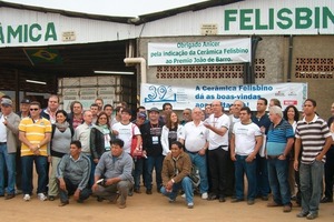  »4 On Friday, 27 August, excursions to two brickworks were on the programme – here the delegates at Ceramica Felisbino 