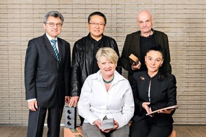  » Johann Windisch, Wienerberger AG (back left) with the jury of the Brick Award 2014: Ewa Kuryłowicz (front left) and Vera Yanovshtchinsky (front right), Wang Shu (back centre) and Pavol Pa ˘n   ák (back right)  