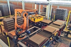  »2 Die 2014 von Sabo Impianti bei Cerâmica CEVVAP installierte Setzanlage mit Roboter  