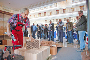  » Im Rahmen der Begleitausstellung wurden von Wienerberger die Anwendungstechnik bei Poroton-Wandlösungen und -Schornsteinsystemen sowieZiegeldecken präsentiert 