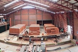  »3 Kiln car with fired products in front of the high-pressure kiln 