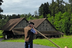  »1 Ein Alphornbläser leitete den Zieglerabend im Ziegelei-Museum Cham in Hagendorn stimmungsvoll ein 