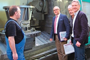 » Gerhard Fischer, Andreas Rist and Claus Homburger discussing the next step of production with an employee 