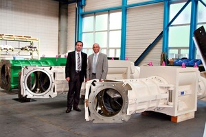  »4 Gerhard Fischer and Dietmar Heintel in front of different dimensioned extruders, amongst others for the new Russian work, which will be put into operation in spring 2011 