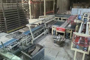  »1 The former cutting line (left) and the Equipceramic-line (right) operate together 