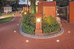  »3 LEDs in the pavers give off soft, matt-white light 