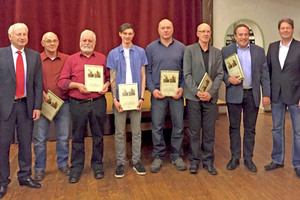  » Bei der Ehrung der Jubilare im Ziegelwerk Klosterbeuren (v.l.): Geschäftsführer Hubert L. Thater, Karl Milz, Franz Poxleitner, Fabian Mittelstädt, Adolf Braun, Ulrich Wolff, Alexander Eldracher und Geschäftsführer Thomas Thater 