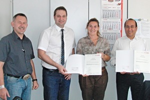  »4 Presentation of the certificates: Wolfgang Köhler (head of the Keller HCW ceramic laboratory), Faik Gürbüz (area sales manager for Turkey, Spain and Portugal), Yasemin Kara and Hulusi Kıyık (from left to right) 