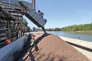  » Ship load of shaly clay at the Mittellandkanal (Midland Canal) near Ibbenbüren  