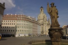  &gt;&gt; So schön wie vor der Zerstörung Dresdens: wiederhergestelltes Neumarkt-Ensemble mit Quartier F, Frauenkirche und Jüdenhofbrunnen 