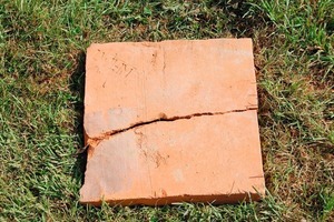  »7 Fired brick in the size 37 cm x 37 cm x 6 cm 