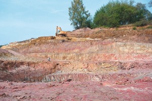  »1 Clay strata in the “Christel” clay mine 