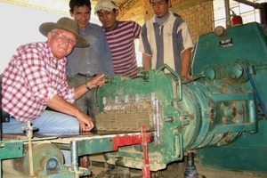  ››6 The author with employees of the brick plant during optimization work on the extruder 