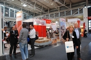  &gt;&gt;2 The plant and machinery producers showed off lots of new products 