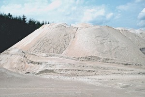  »3 Storage pile of 0/2 mm crusher dust containing approx. 65 mass % feldspar 