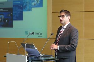  Michael Sackewitz, Leiter der Geschäftsstelle der Fraunhofer-Allianz Vision, eröffnet den Technologietag 2014 in Münche  