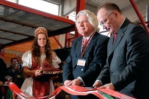  &gt;&gt;1 Sándor Burány, Hungarian Secretary of State for National Development and Economy, and the Chairman of the Tondach Group, Gewerke KR Franz Olbrich, cut the tape at the opening ceremony 