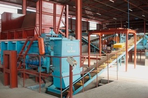  »3 After ageing the clay mass is conveyed via box feeder, screening mixer and roller mill to the extruder 
