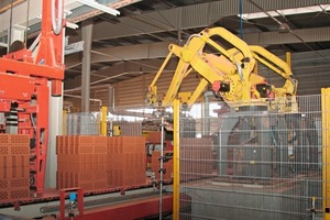  »10 Packing installation with robots 