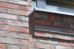  &gt;&gt; Details wie die Fensterbänke zeigen die vielfältigen Gestaltungsmöglichkeiten des Baumaterials  