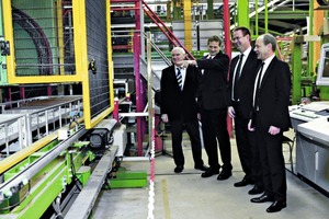  »1 Touring the new production facility for roof tile accessories at the Braas plant in Petershagen-Heisterholz (from left): Dietmar Otto (project manager), Michael Lackner (plant manager), Dieter Blume (mayor of Petershagen) and Burkhard Theuerkauf (production director) 