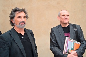  »3 Before the tour through the prize-winning pedestrian tunnel at Prague Castle (Hradcany): Speaker Prof. Pavel Zverina (Regensburg University of Applied Sciences, left) with architect Josef Pleskot. On the right: view of the interior brick shell of the tunnelPhoto on left: Ziegel Zentrum Süd e.V.Photo on right: Jan Malý 