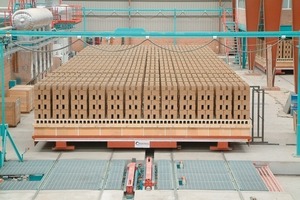  ››1 Tunnel kiln cars loaded with Caravista bricks 