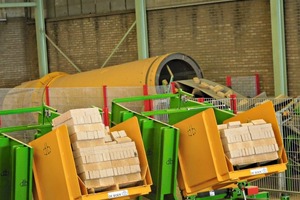  »7 Up to three pallets of bricks can be fed to the tipping station for the drum  