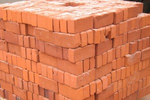  »5 Sorted stack of red bricks  