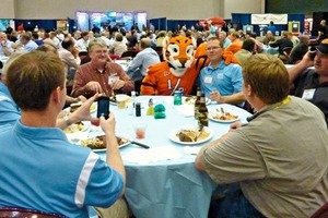  »2 Dieses Mal war der berühmte Clemson-Tiger zu Gast  