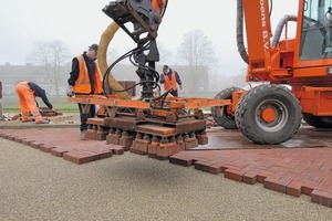  »5 Mechanical paving in action 