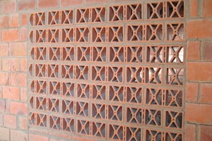  »18 Even thin-walled bricks used to be produced at the Kano Brickworks in Bagauda 