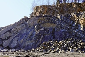  »3 Geological anticline structure in the Rensselandia greywacke 