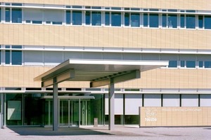  &gt;&gt; The striking projecting roof above the main entrance is both a signpost and counterpoint in the long-stretched-out facade 