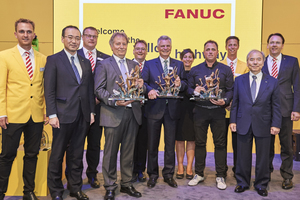  » Ulrich Hagemann (vierter von links), General Sales Manager Keller HCW GmbH, mit dem Fanuc-Award im Kreis der Sieger und Fanuc-Vertreter 