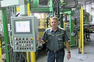  » Dipl.-Ing. Ralf Borrmann, Managing Director for Engineering at Röben Tonbaustoffe GmbH, in front of the new DTP roofing tile accessories press in Brüggen 