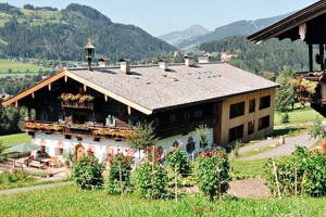  »5 Steep-pitched roof with clay roof tiles: Court G, Kitzbuehel – Architectural Office Seifert 