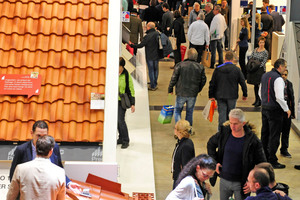  » Blick in die Halle 5 der Dach+Holz International 