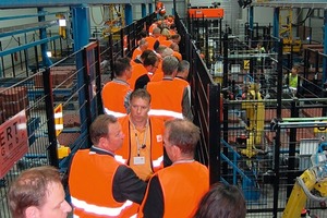  »1 Eight robotic lines arrange and stack the clay pavers in preparation for automatic laying by state-of-the-art paving machines 