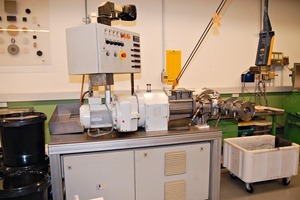  »12 Im Braun-Labor stehen verschiedene Extruder für Versuche zur Verfügung 