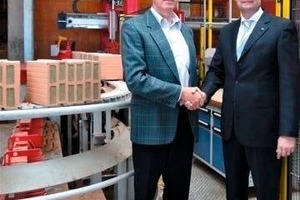  »1 Frank Appel, Geschäftsführer Lingl, und Karl Hertle, Area Sales Manager Building Materials Technolgoy, Grenzebach 