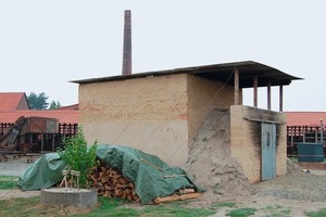  »1 The kiln with the provisional protective roof after tempering 