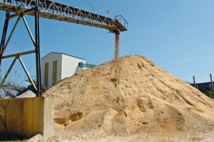  »4 Clay as an impurity: raw gravels and sands contain up to 20 mass % clay (Osterfeld Building Materials Plant, Saxony-Anhalt) 